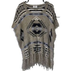 pqla Poncho Wmns M / L Aztec Print Fringe Snap Sleeve Closure EUC MSRP $98